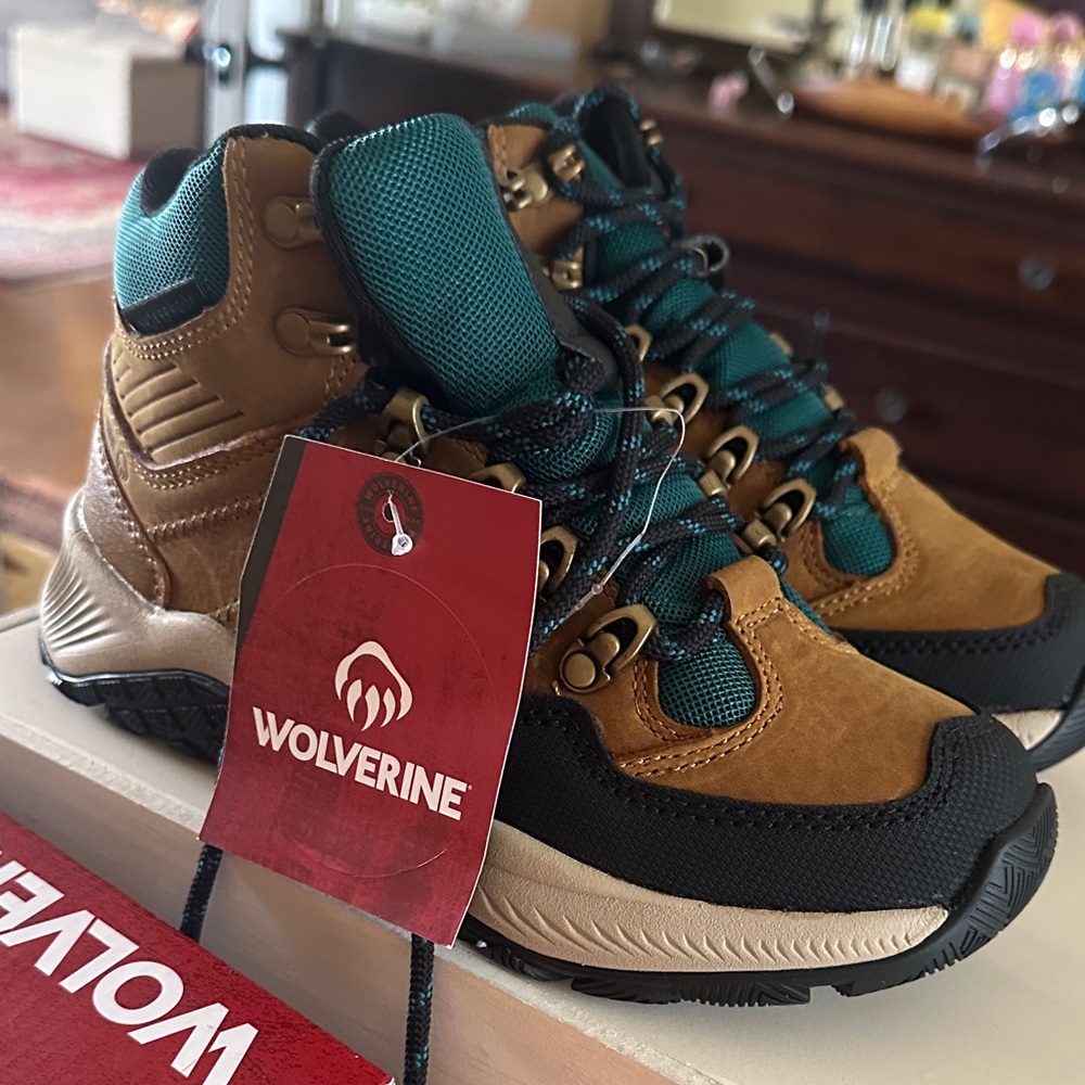 Wolverine Tan and Teal Outdoor Boots LUTON 6W NIB
